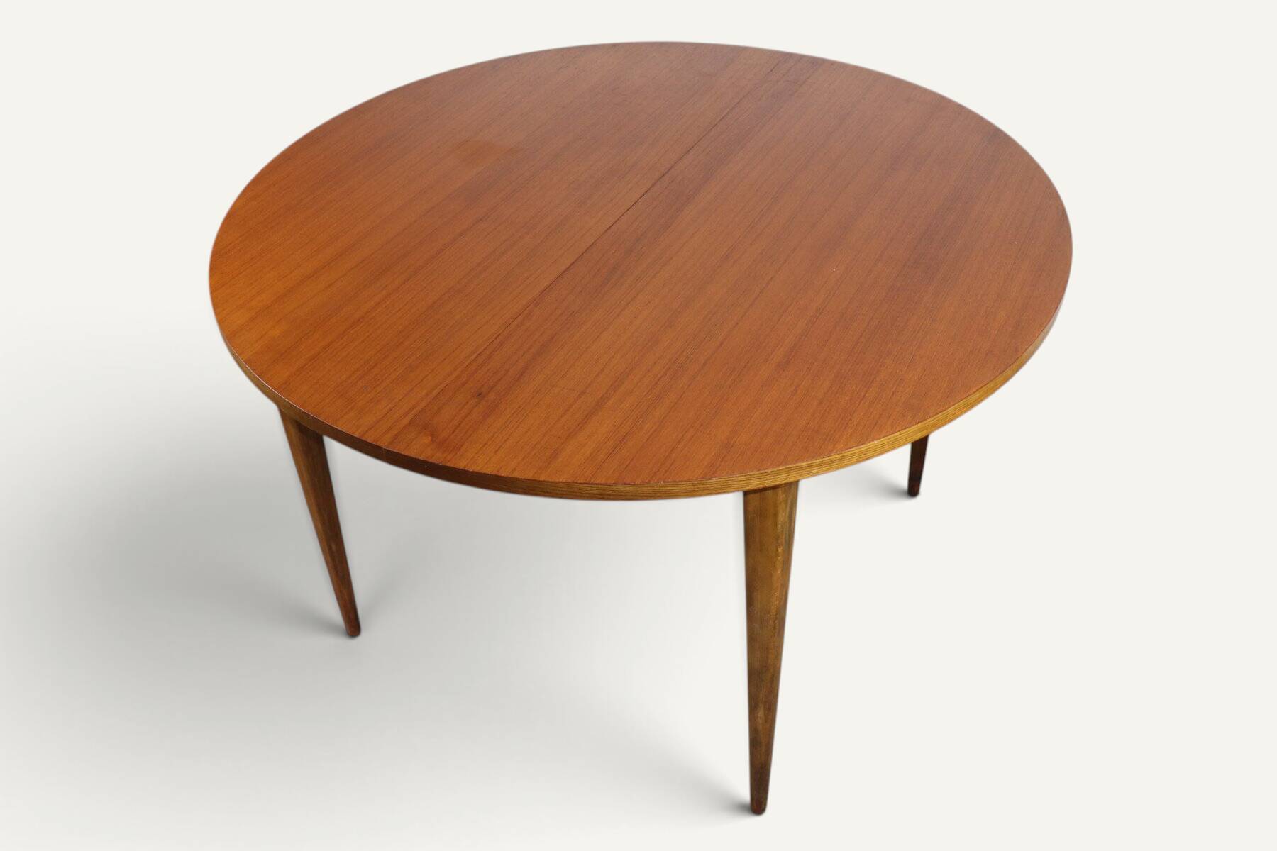 Round extendable dining table in teak – 1960s