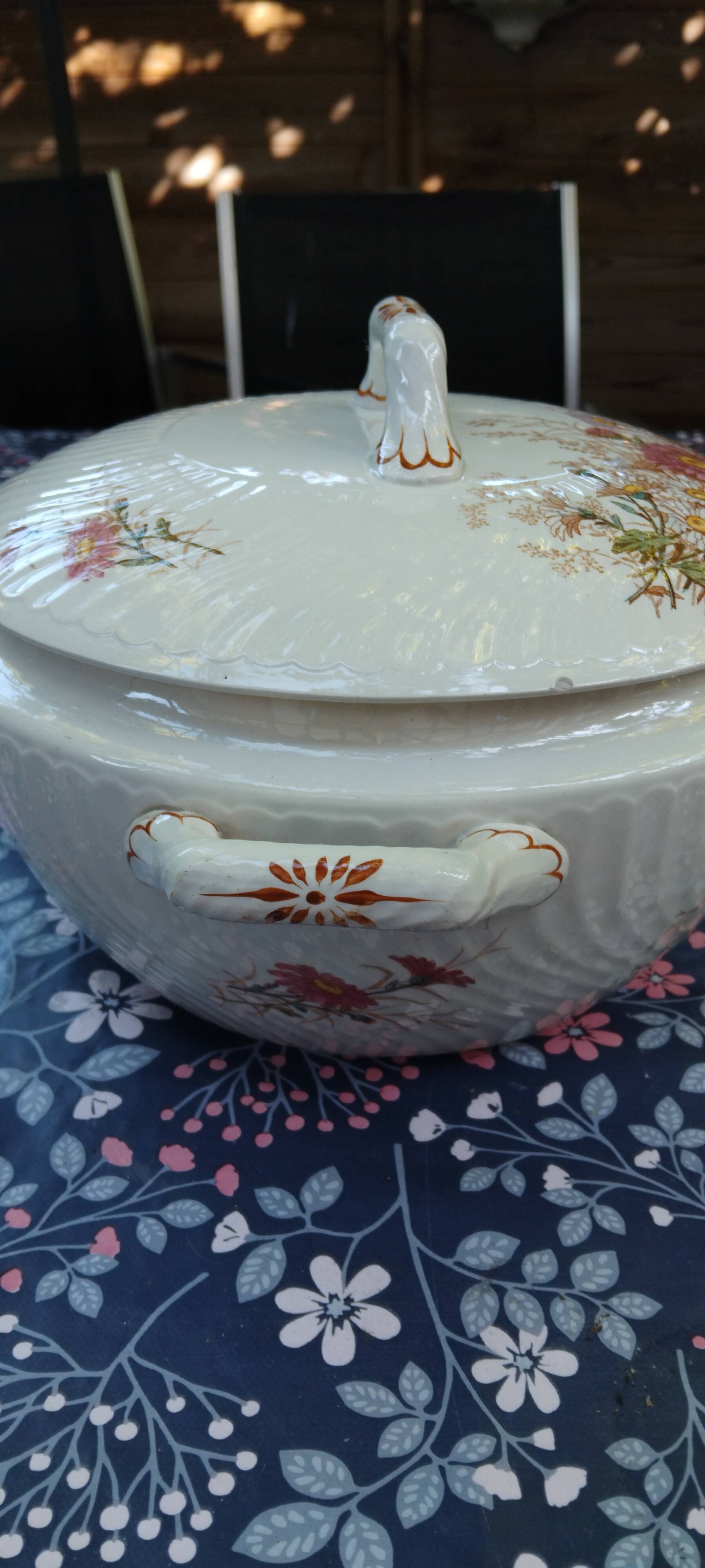 Old ceramic soup tureen Lunéville KG pattern Queen Marguerite
