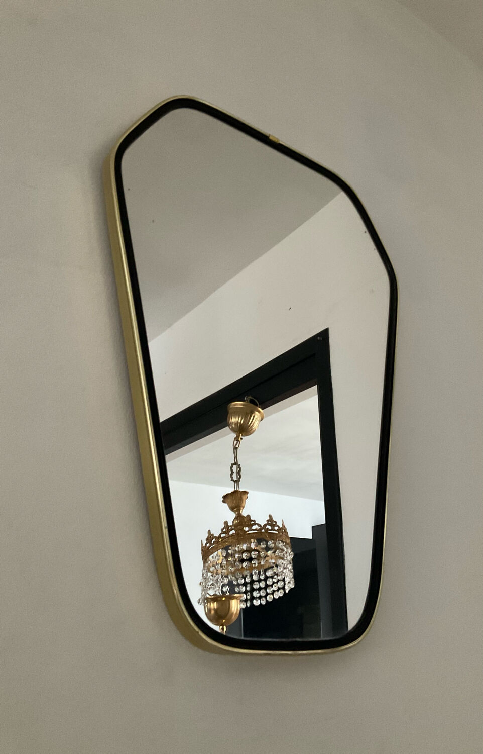 Asymmetrical free-form mirror from the 60s-70s