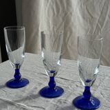 Set of 6 blue-footed champagne flutes; 3 pairs of designs.