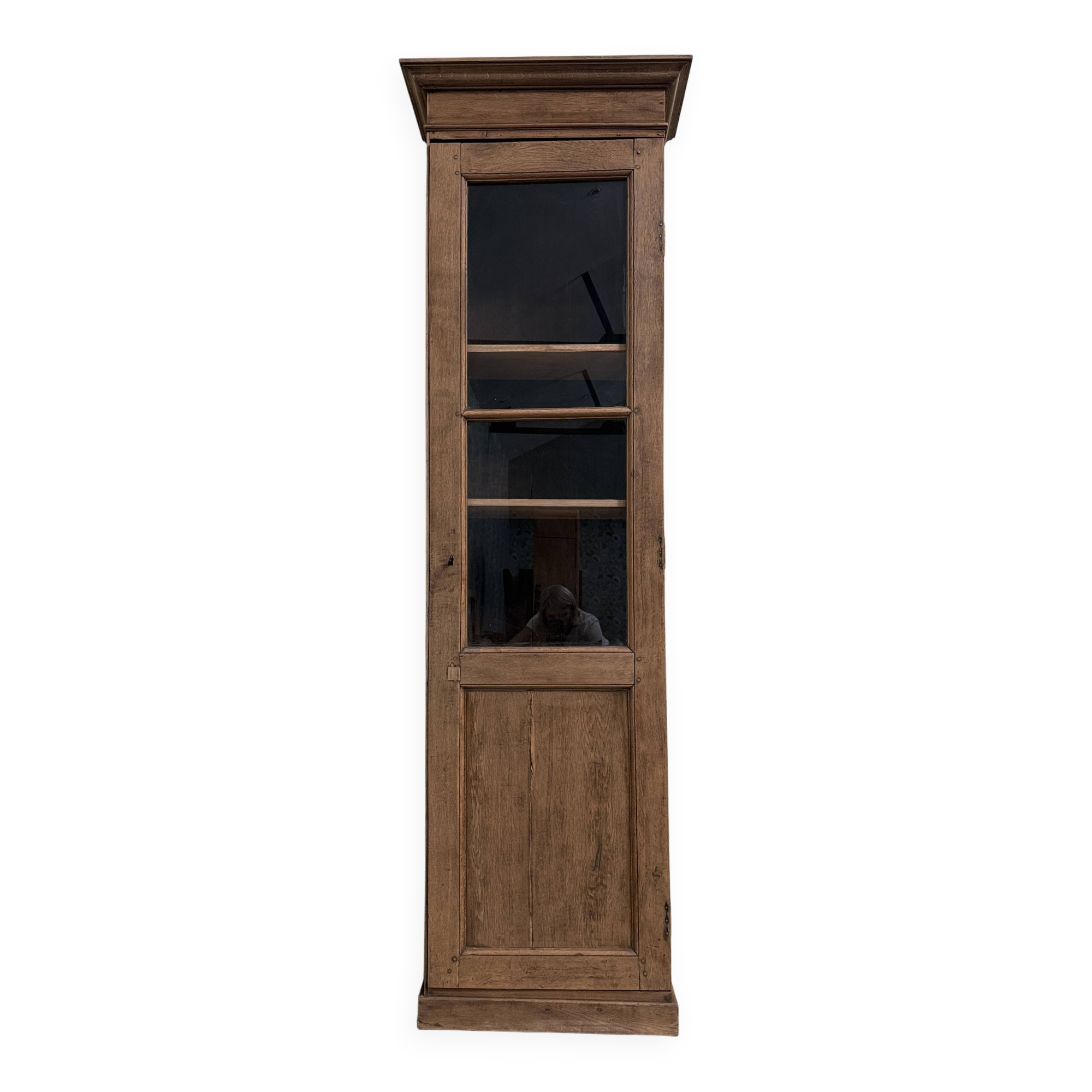 High glass-fronted oak cabinet (renovated)