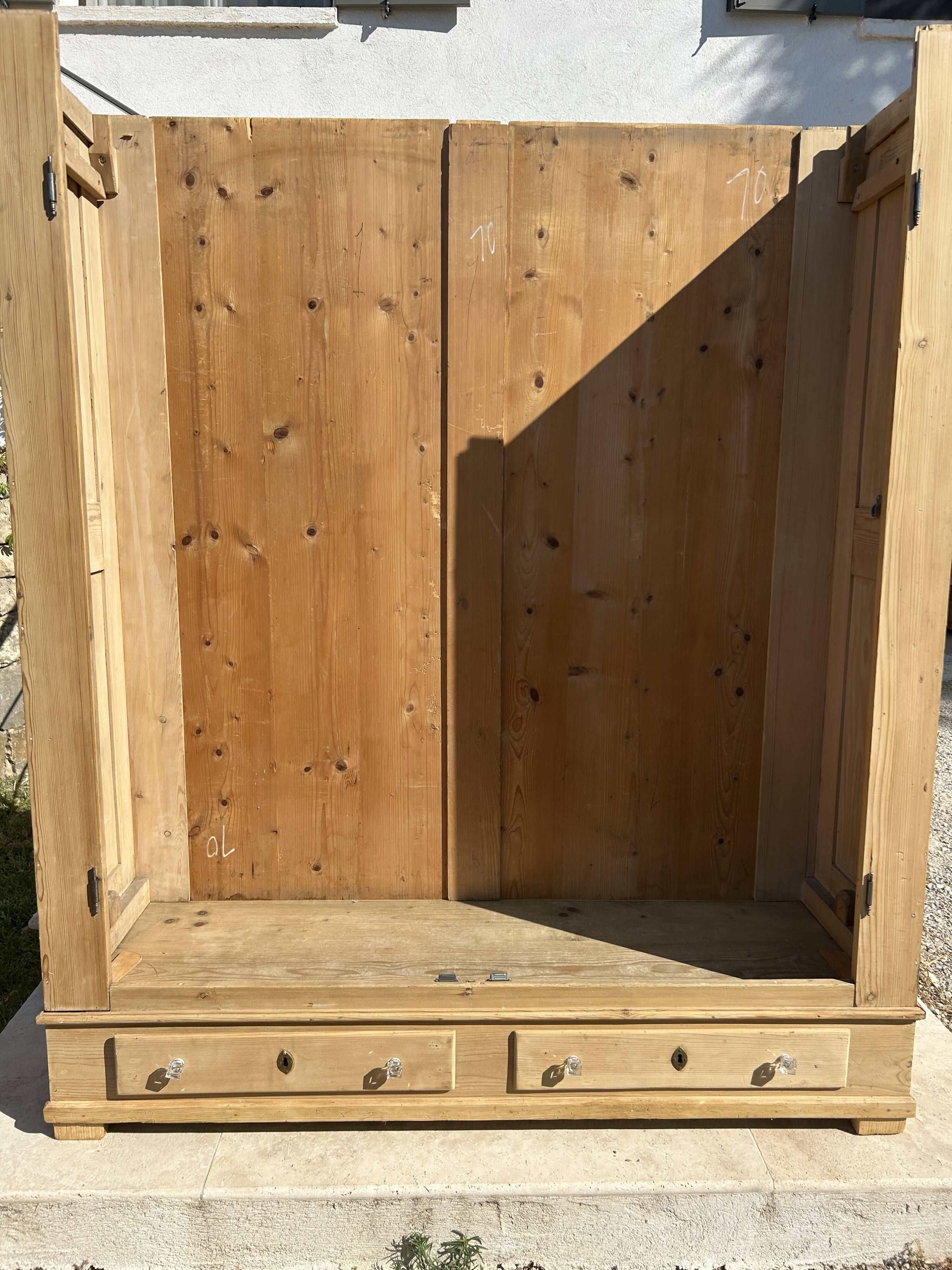 Grande armoire ancienne en pin