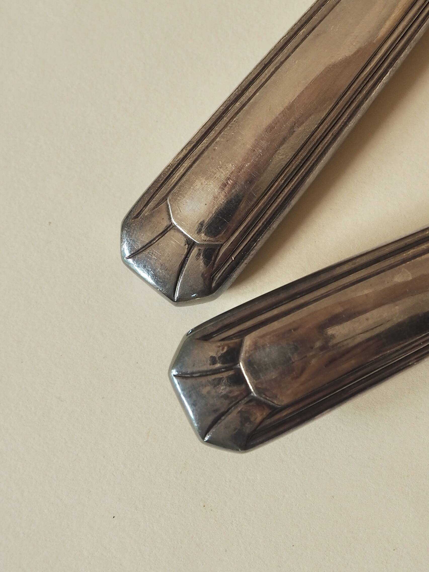 Fish serving cutlery