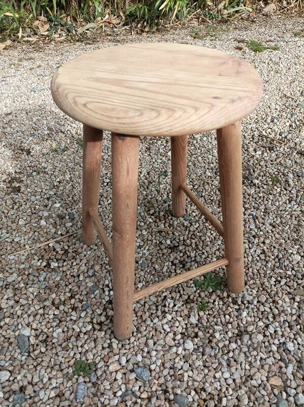 Aero-gummed solid wood stool