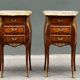 Paire de tables de chevet de style Louis XV en bois de rose.