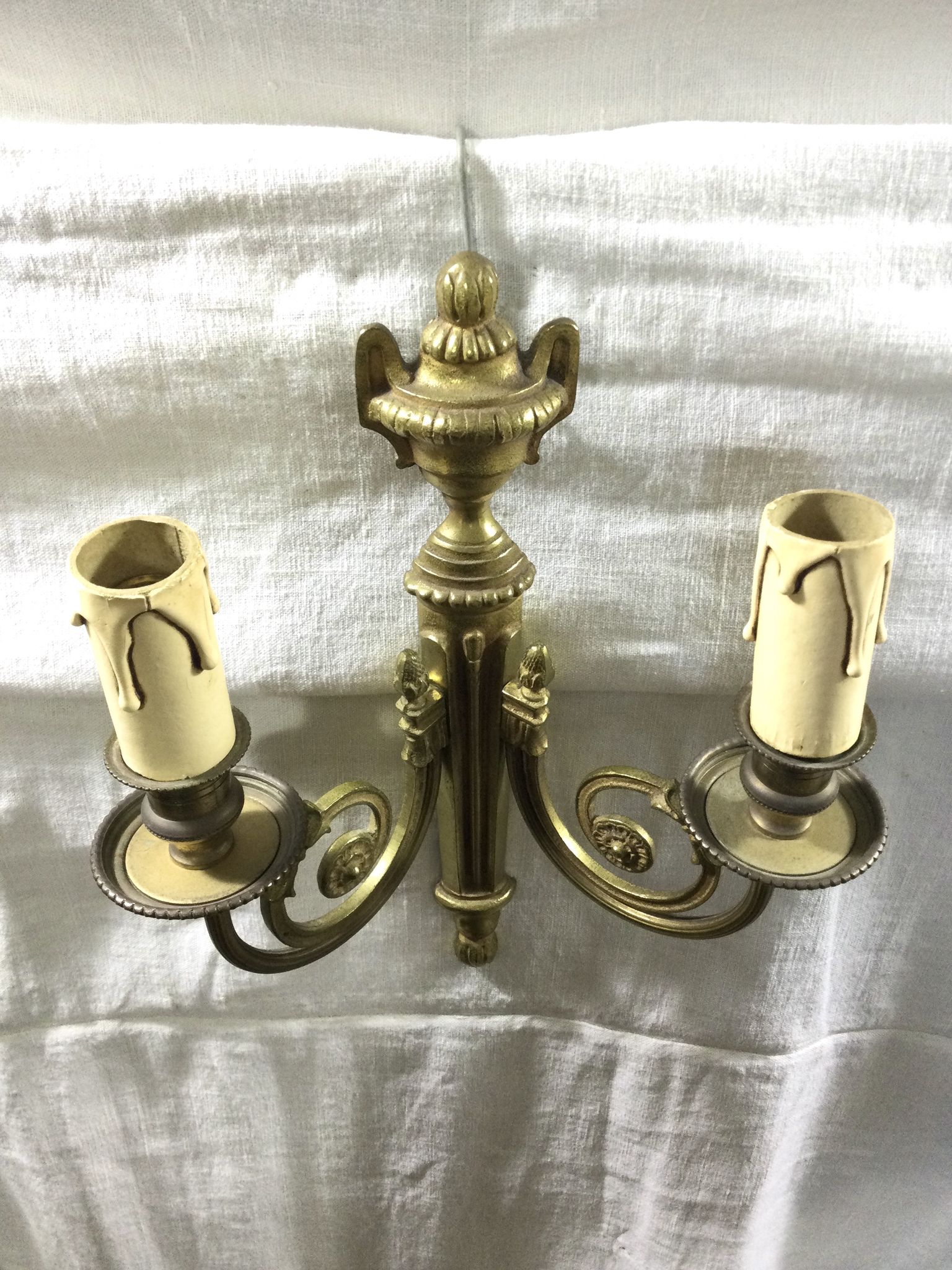 Applique en bronze de style Louis XVI à 2 lumières
