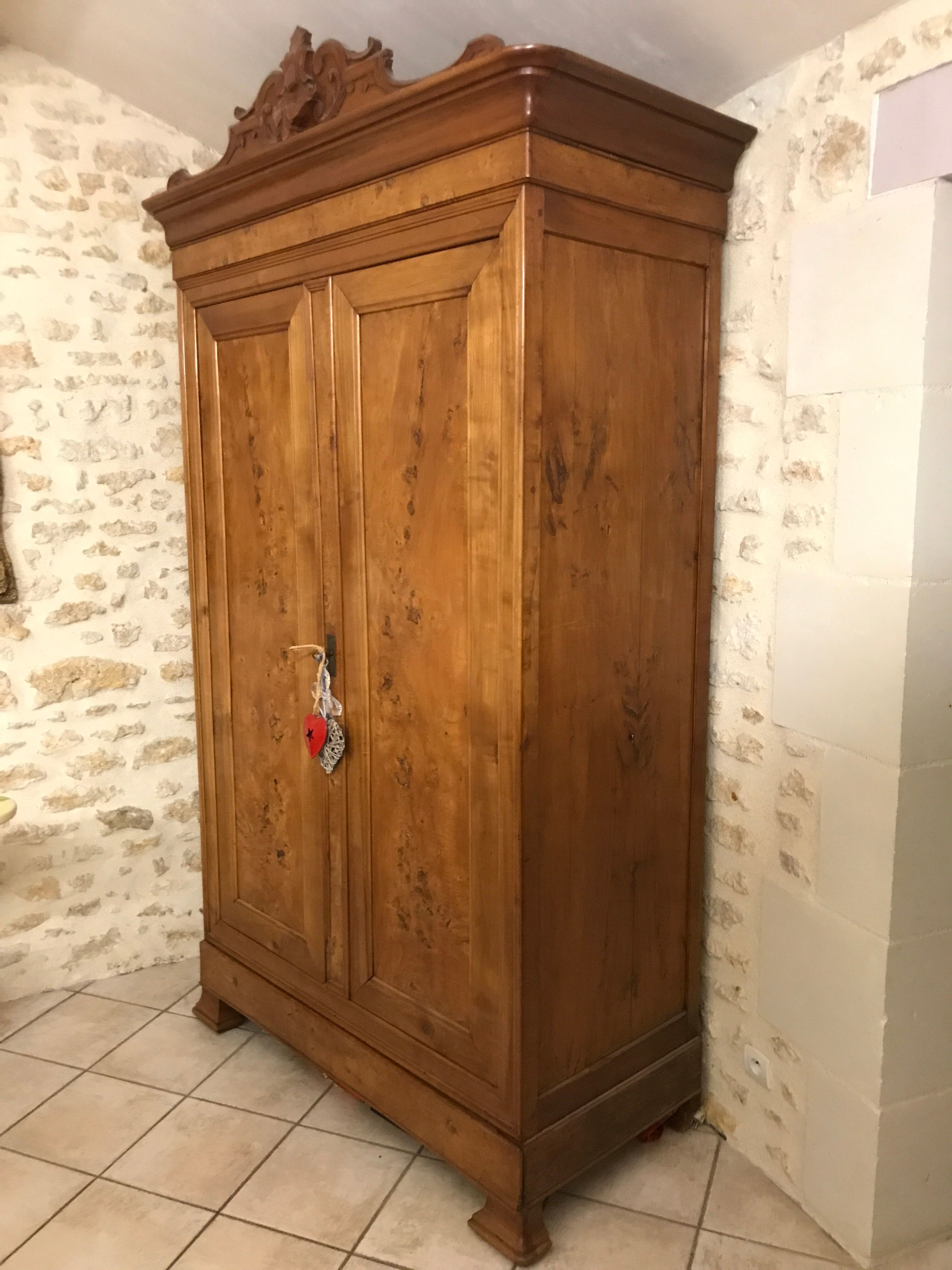 Wardrobe in solid elm