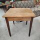 Petite table de ferme carrée en bois massif patiné - 1920