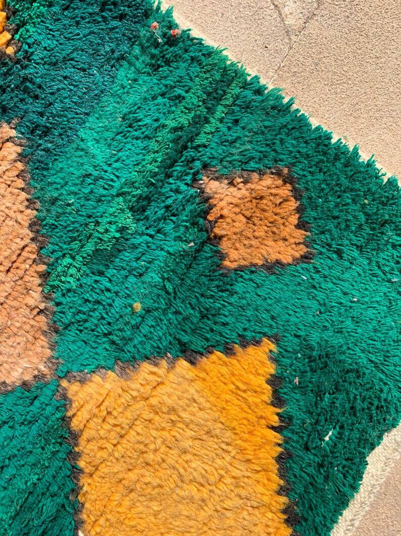 Pure wool rug, size 150 x 250 cm