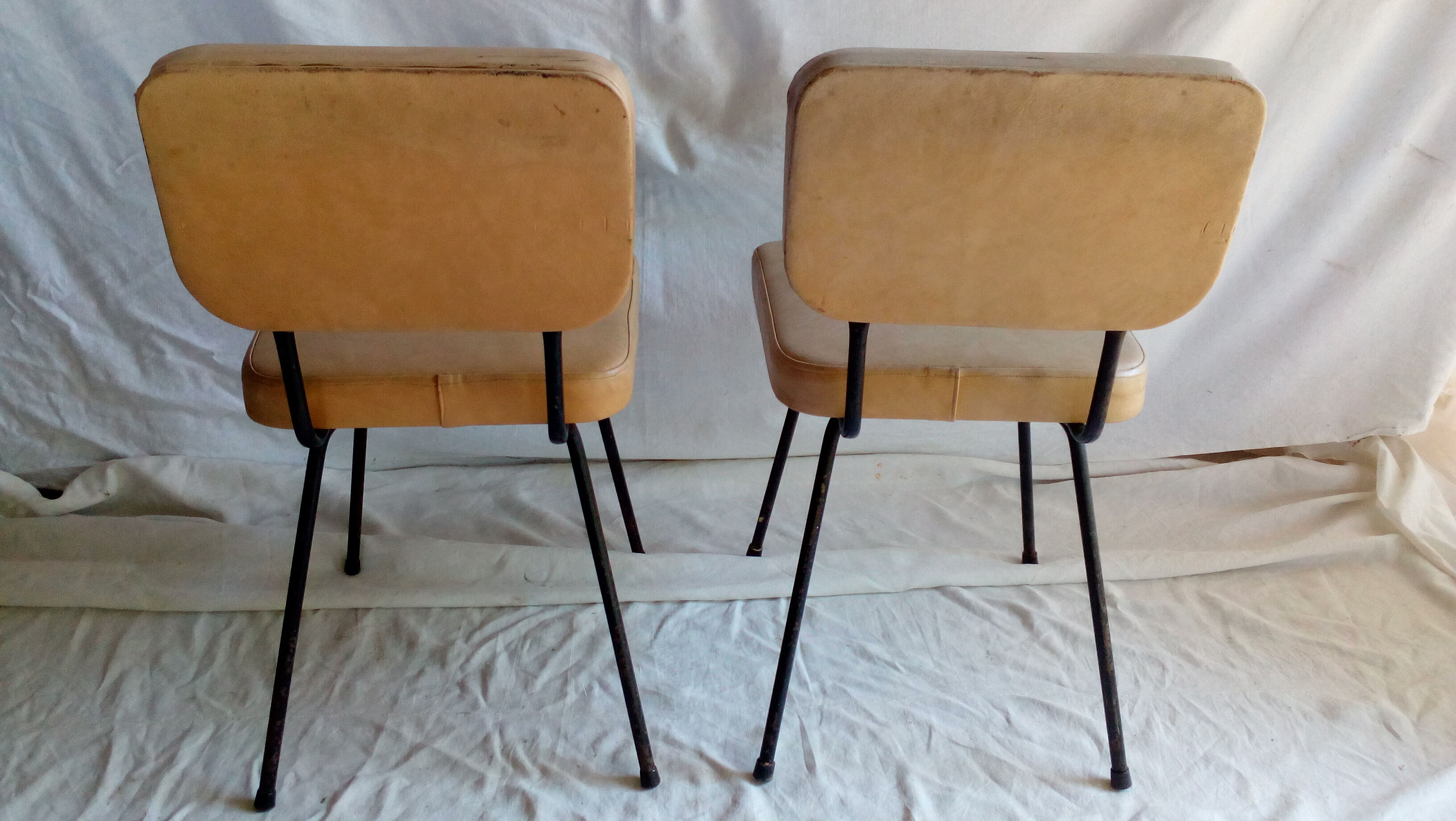 Set of 2 chairs airborne