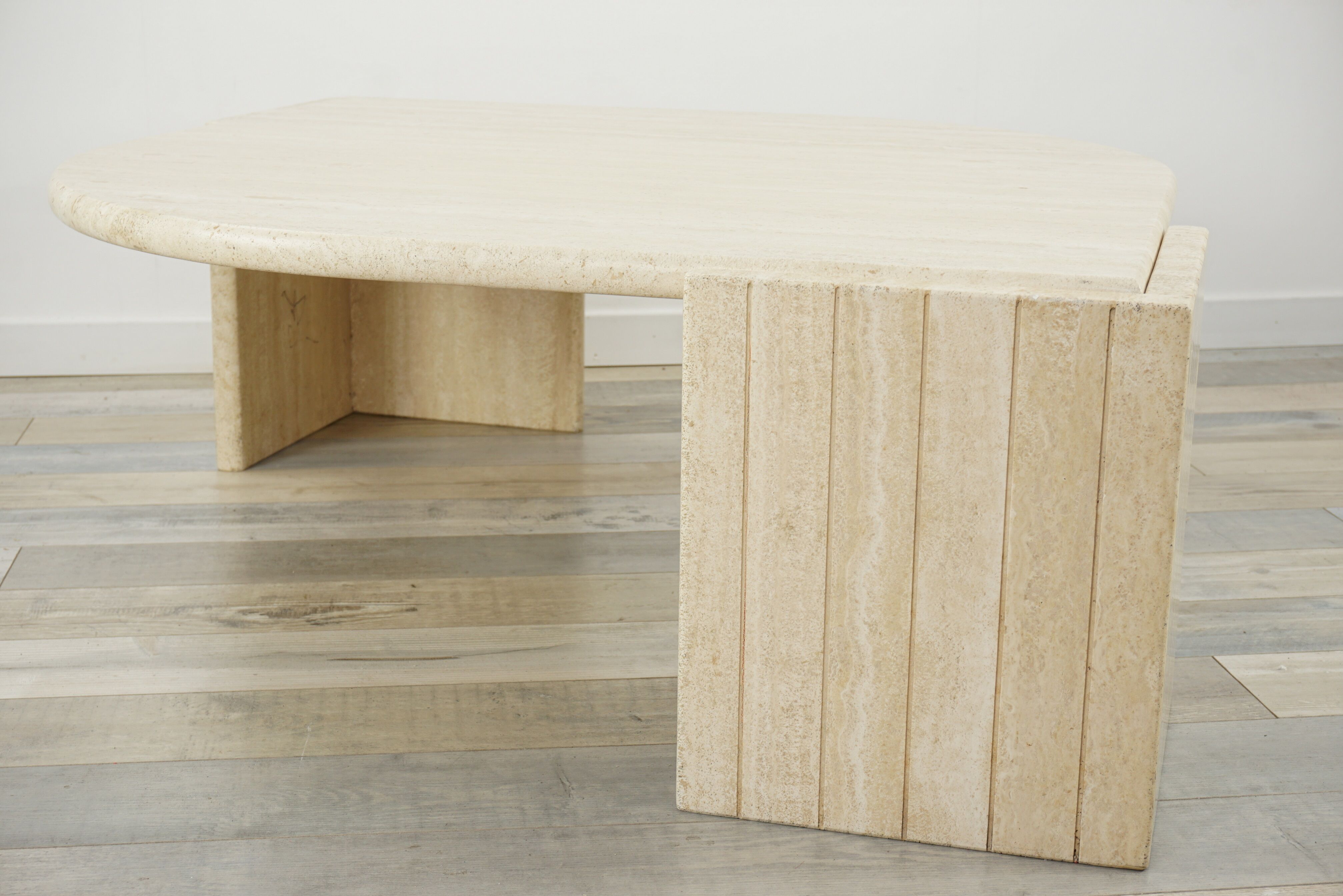 Coffee table in Italian travertine years 70