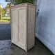 Armoire en bois naturel
