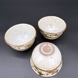 Trio of white speckled glazed stoneware bowls, gestural brown decoration – signed