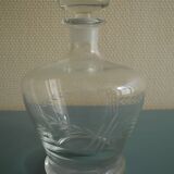 Carafe ancienne en verre soufflé et gravé