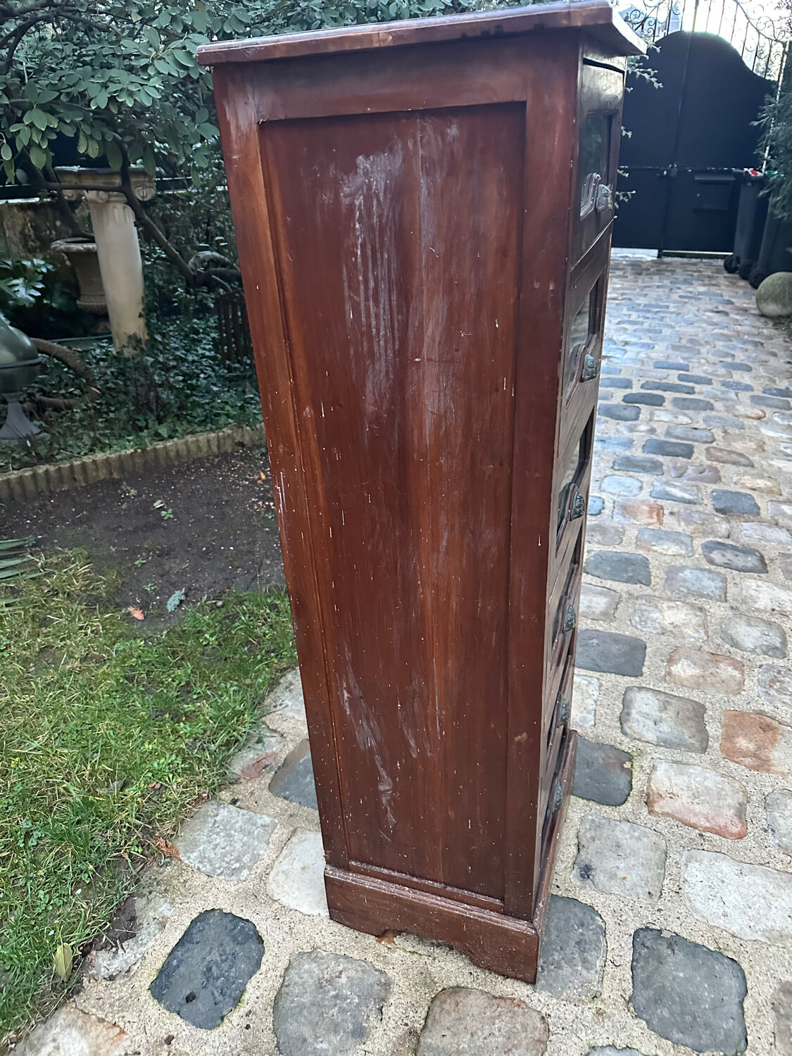 Six-drawer grain cabinet