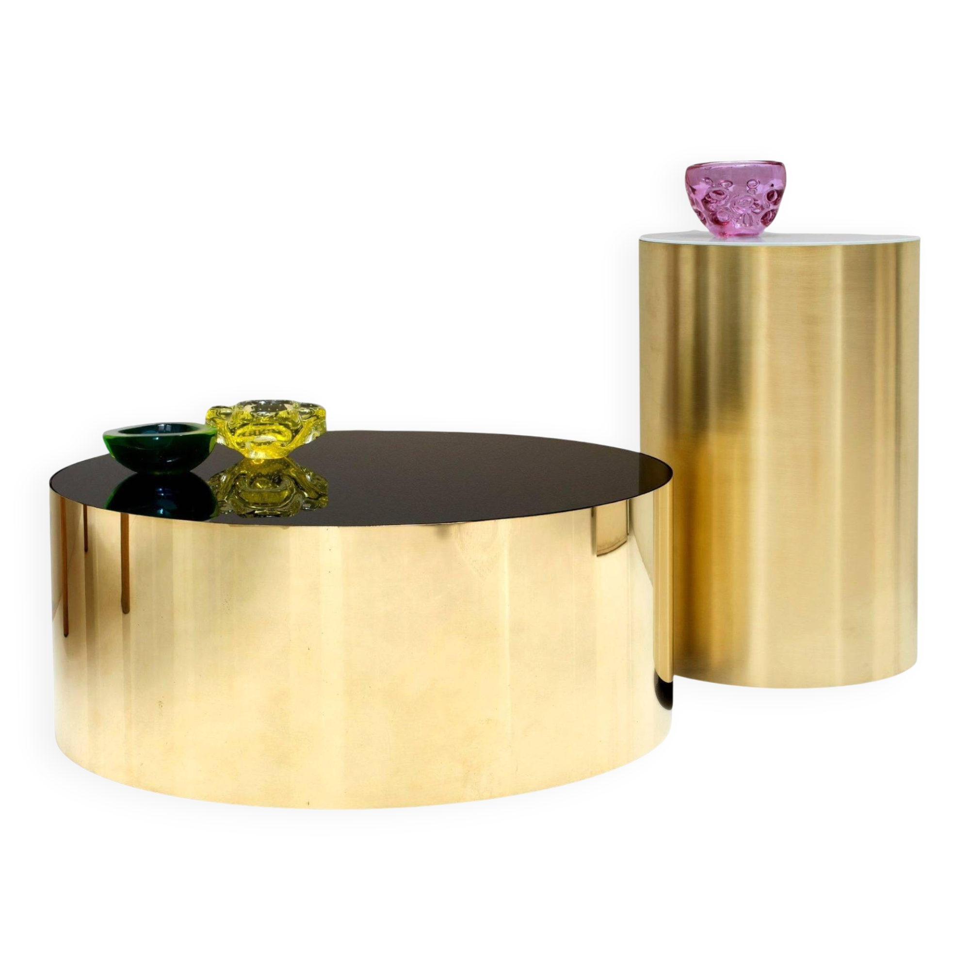 Individual side table, in the shape of a full moon, brass/steel and high-gloss laminate, size L.