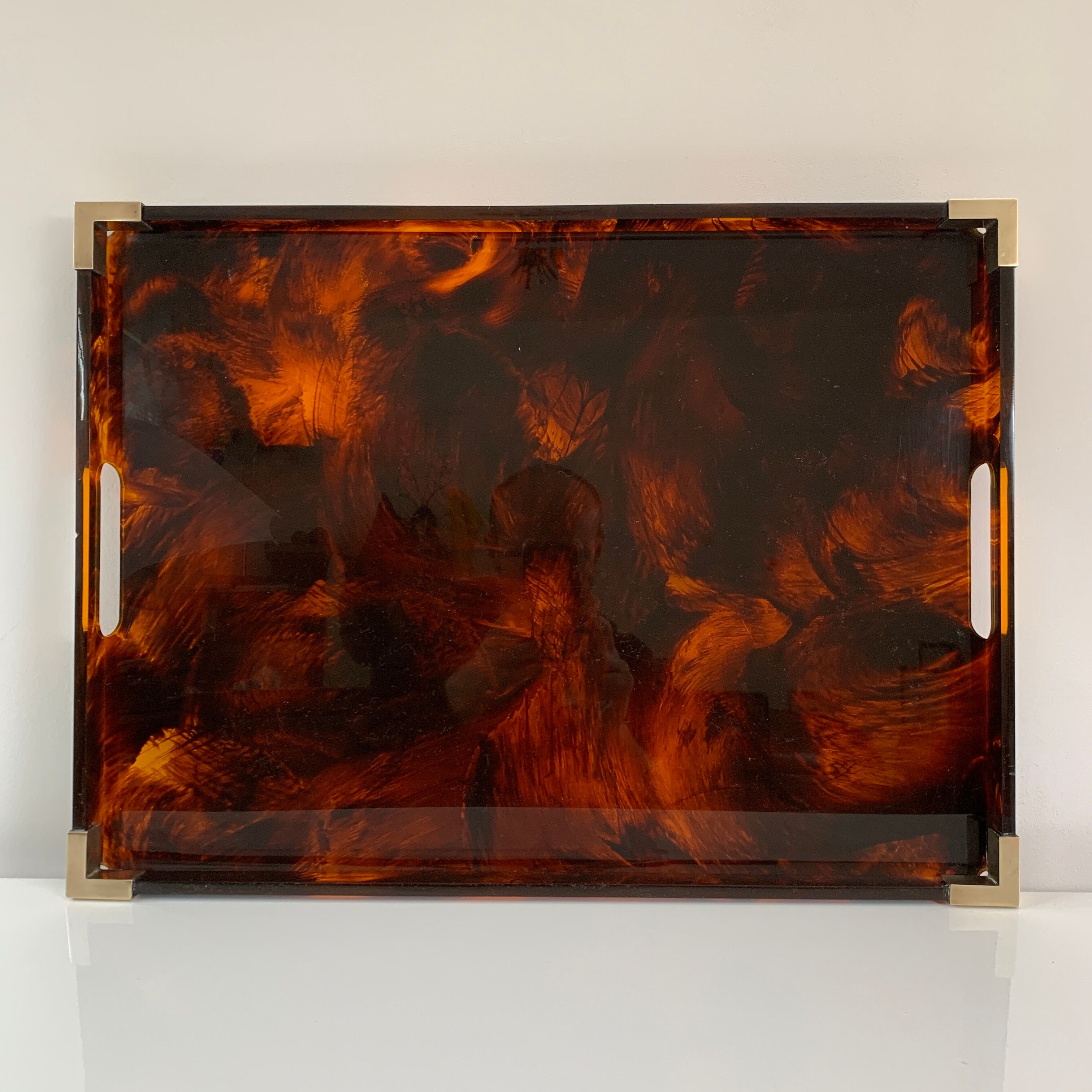 Plateau de service laiton et lucite facon ecaille de tortue
