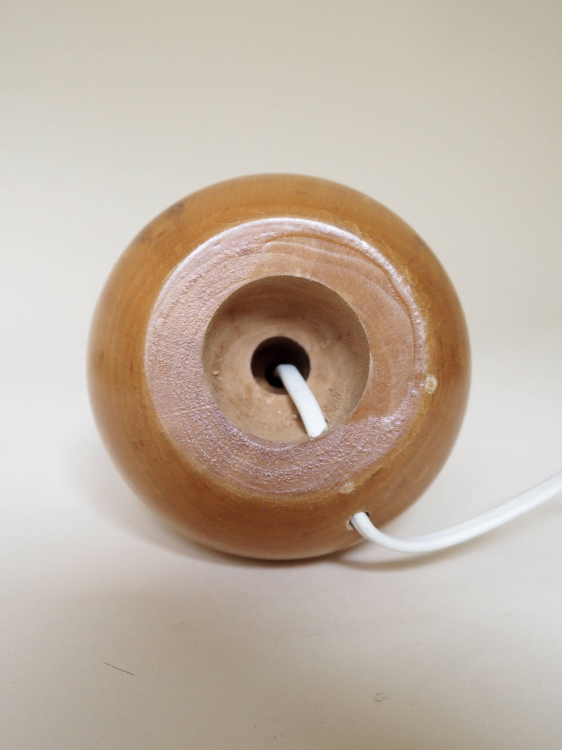 Lampe en bois tourné avec abat-jour en lin