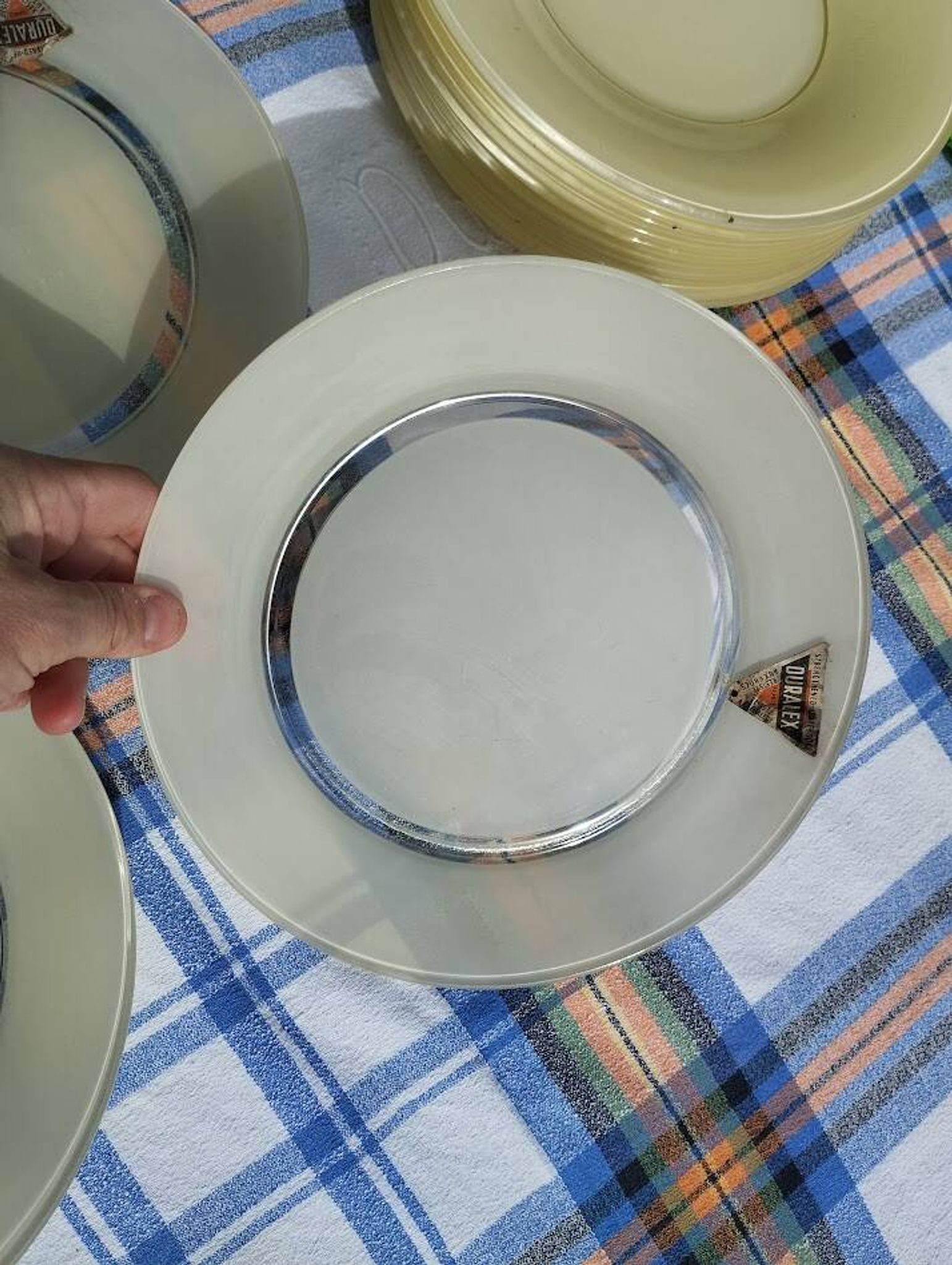 Service d’assiettes Duralex neuf 14 pièces avec étiquettes