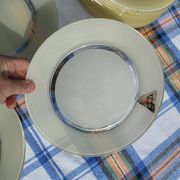 Service d’assiettes Duralex neuf 14 pièces avec étiquettes