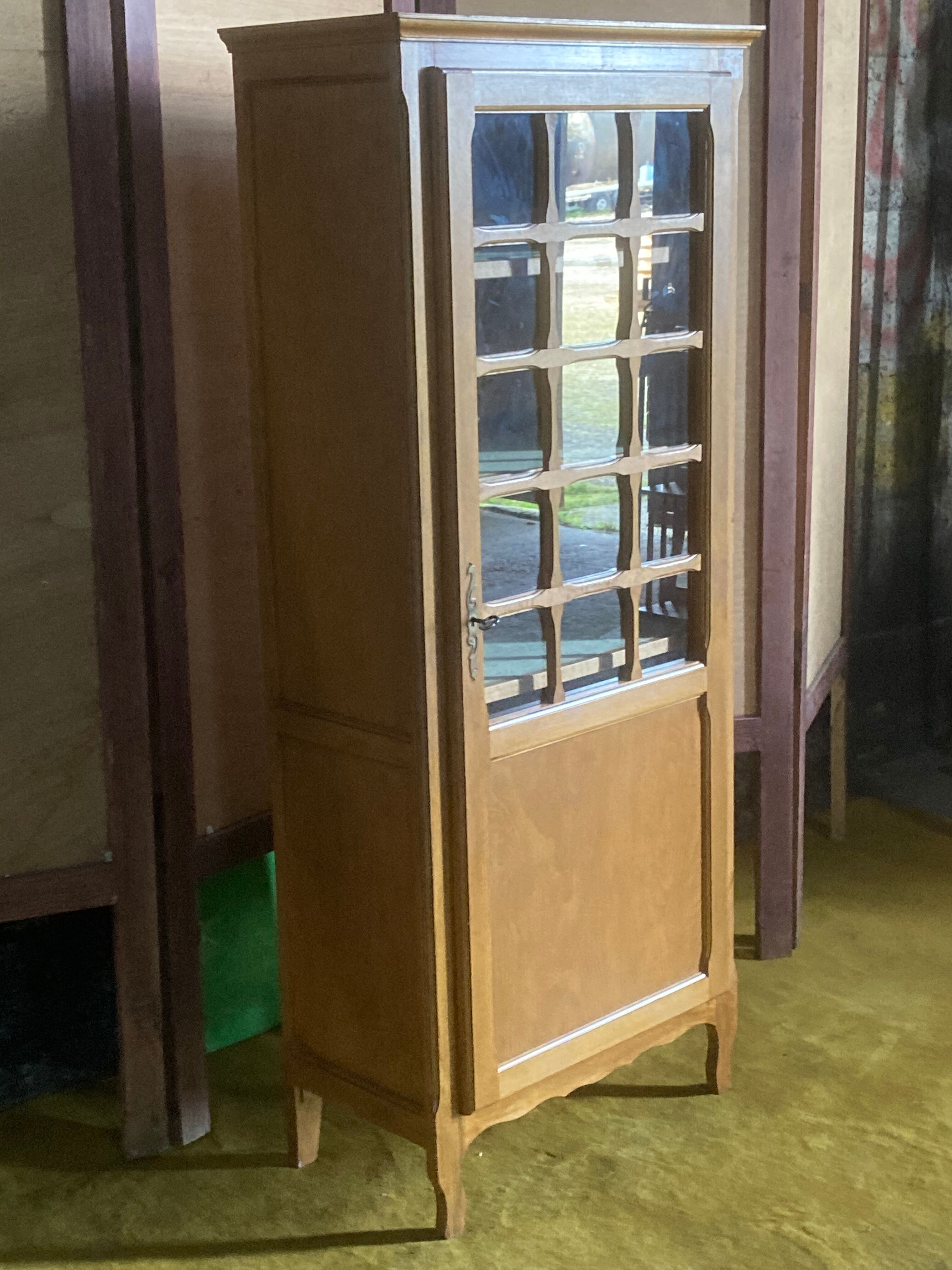 Parisian crosspiece cabinet