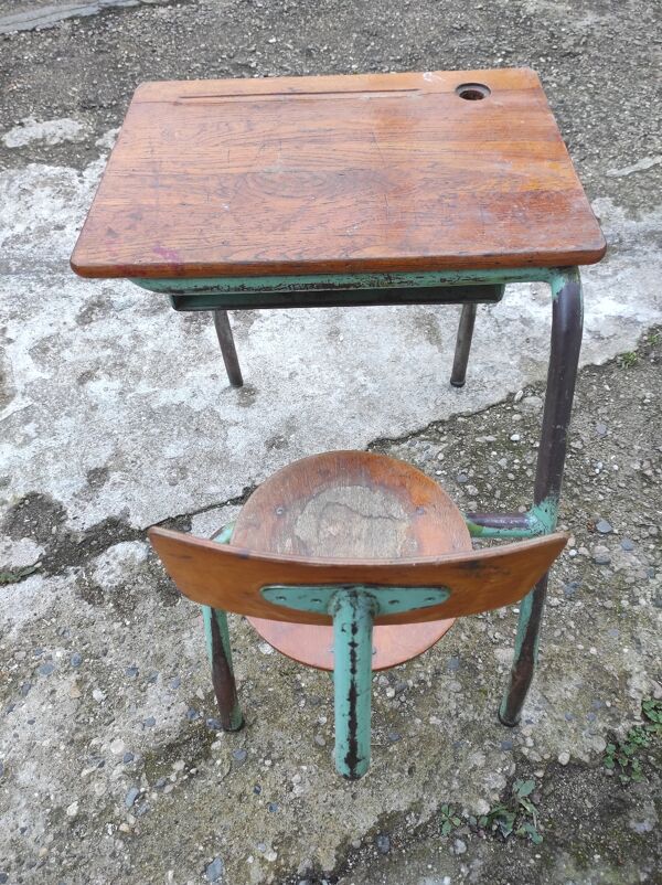 Ancien bureau d'enfant monobloc