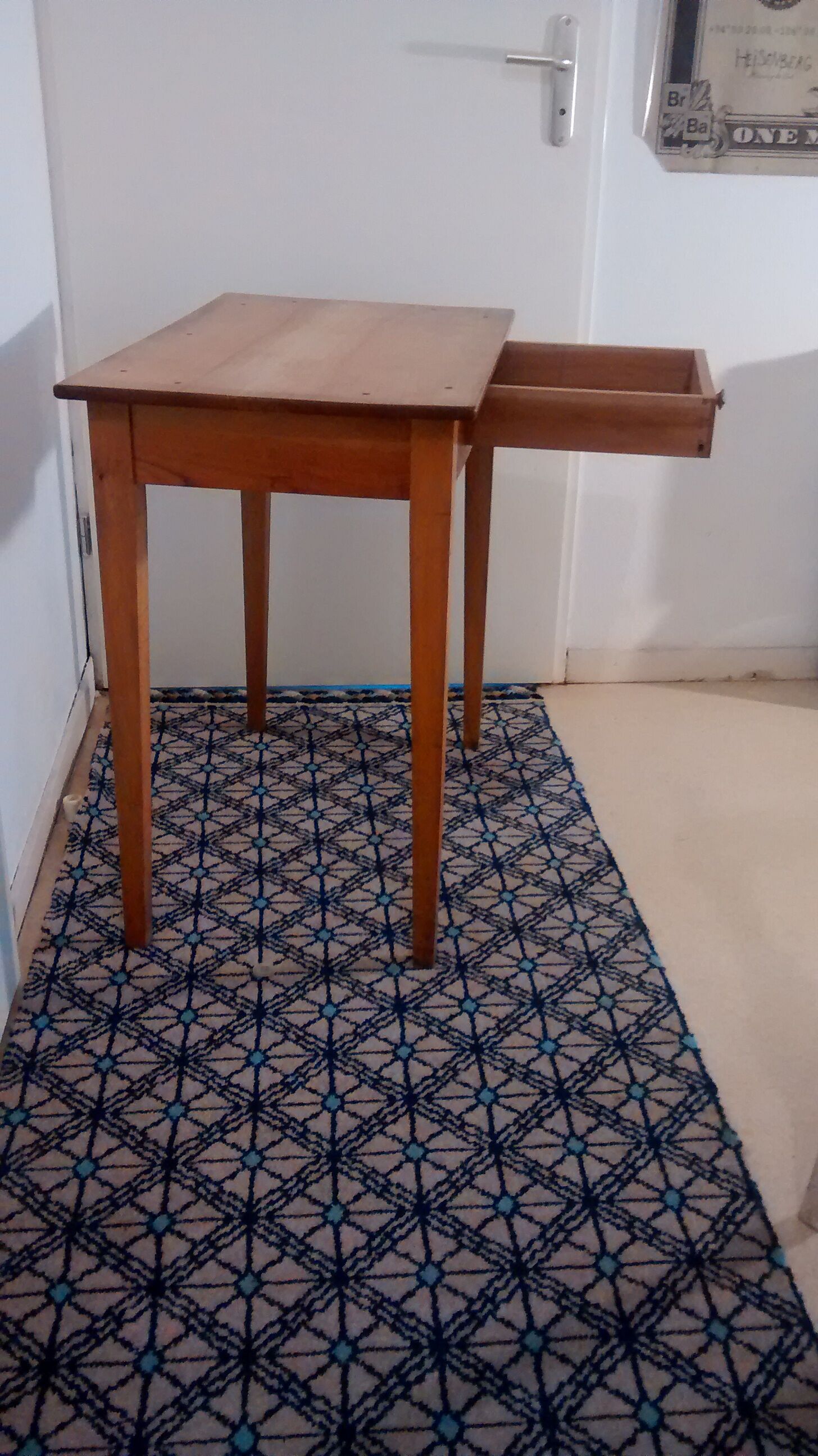 Side table feet spindle