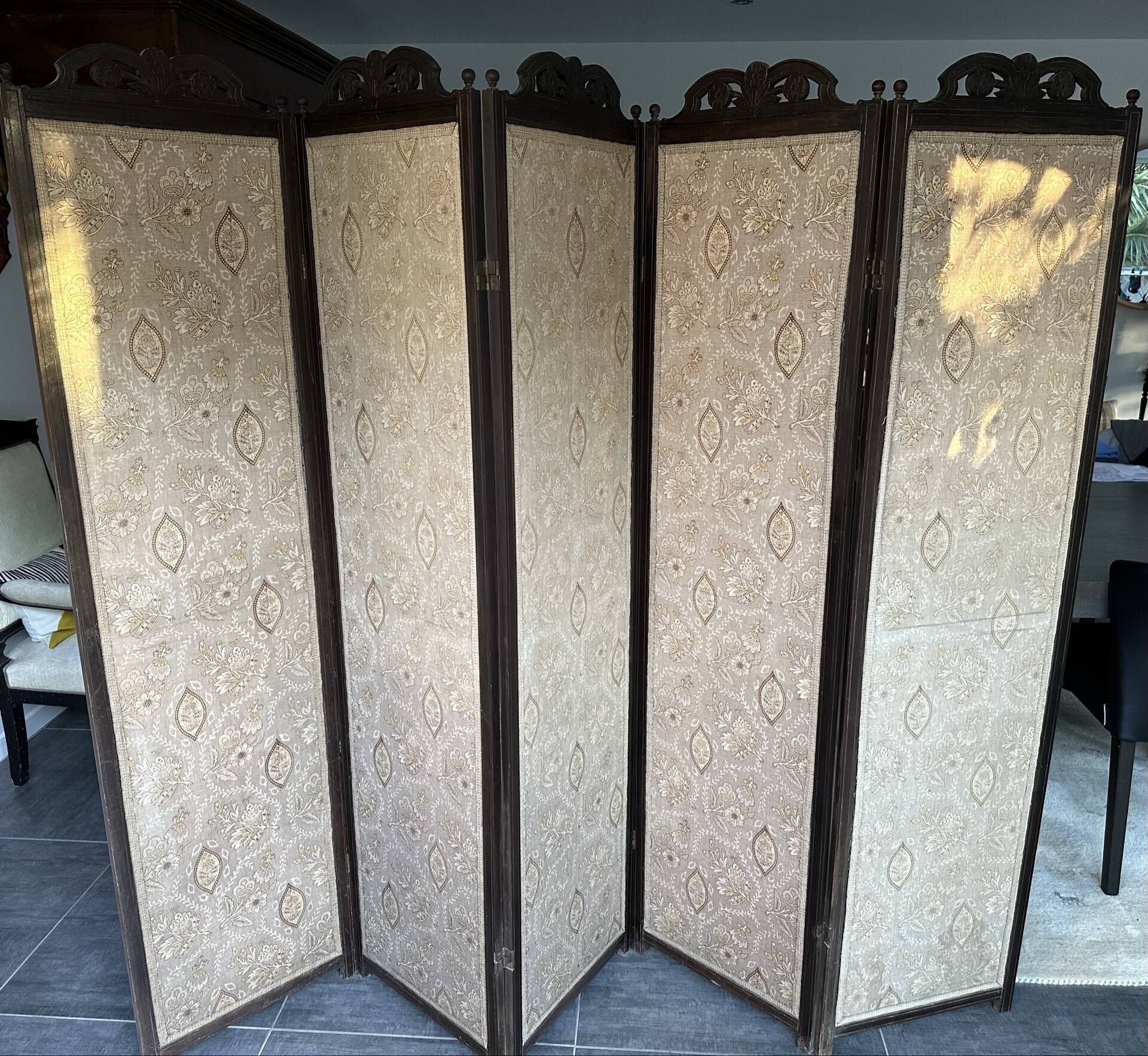 Large antique screen (late 19th/early 20th century). 5 panels.