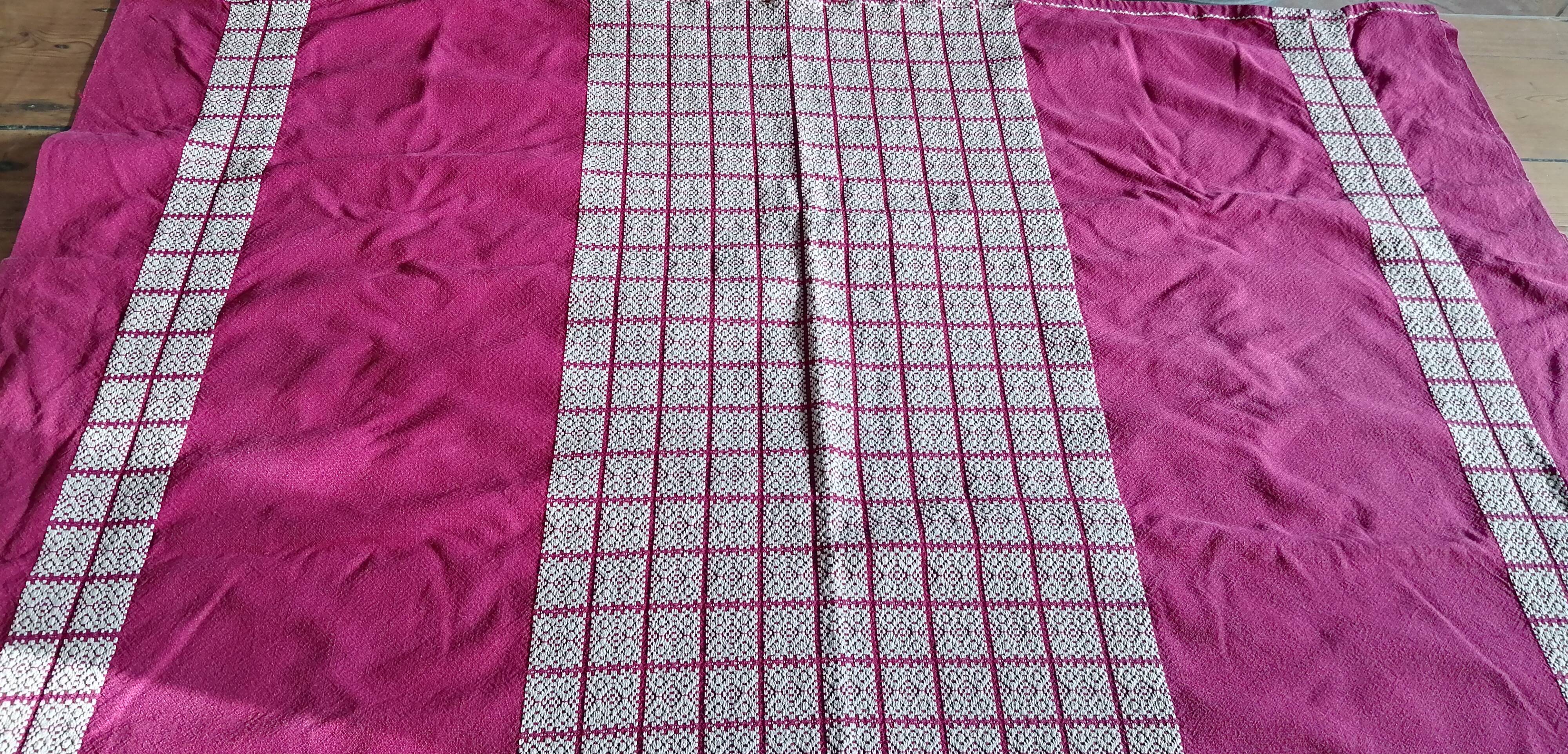 Tablecloth and 8 napkins embroidered basque old red bordeaux