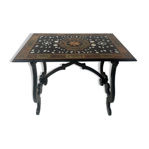 Table d'apparat en bois