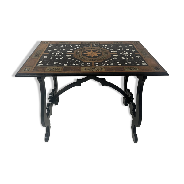 Table d'apparat en bois noirci a plateau marqueté Espagne XIX siècle