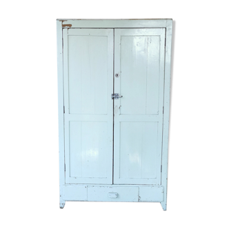 Armoire parisienne