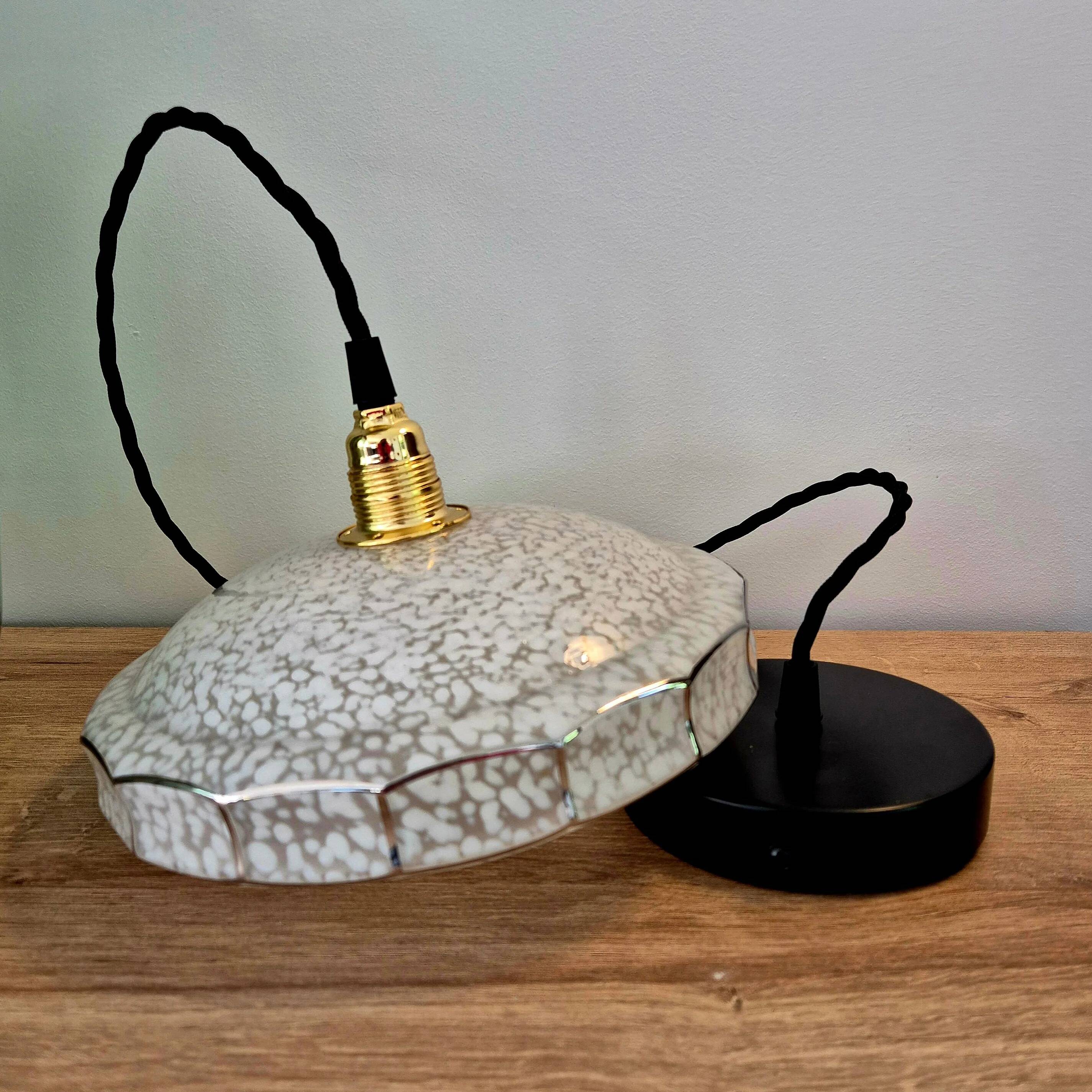 Suspension globe