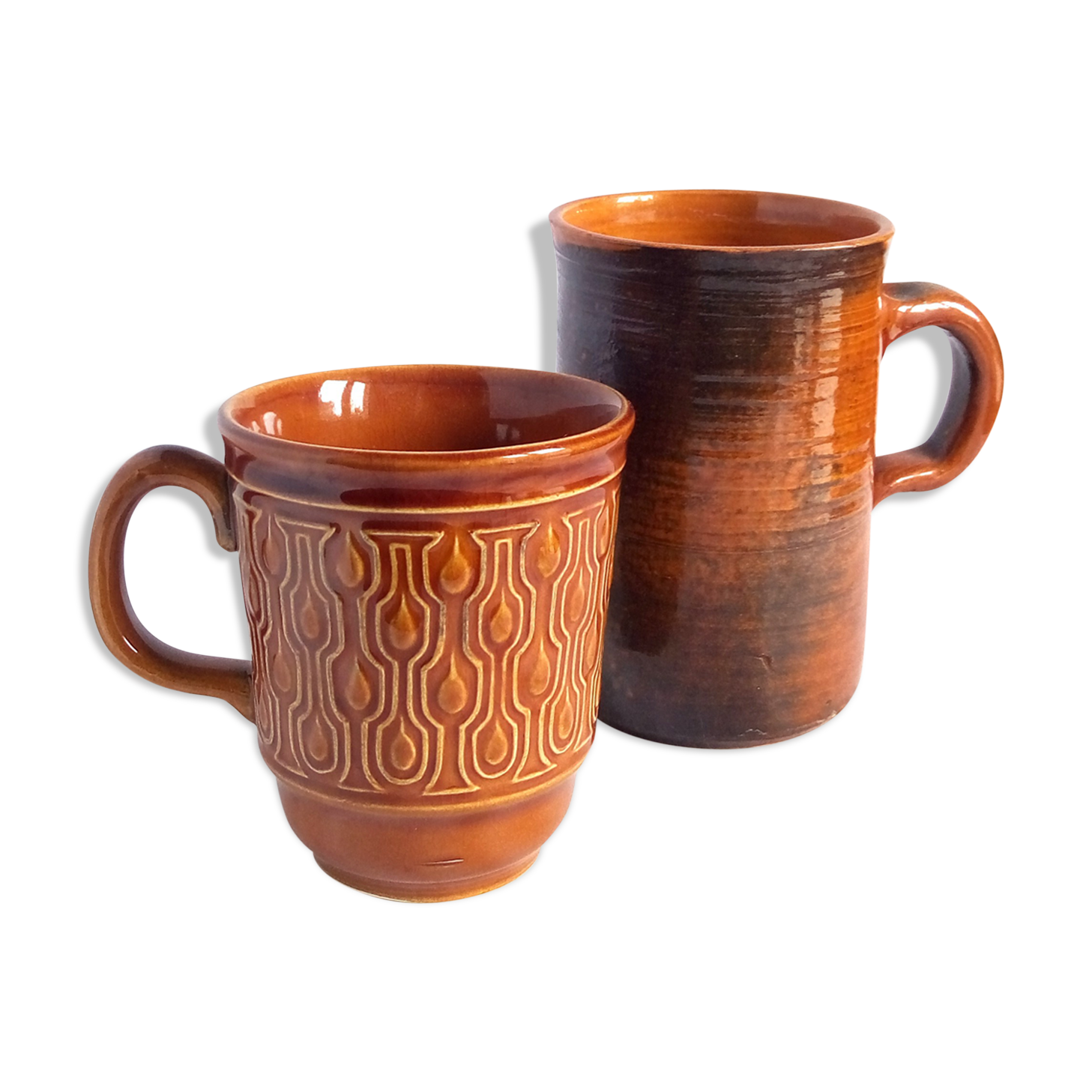 Duo of French-English brown and terracotta cups