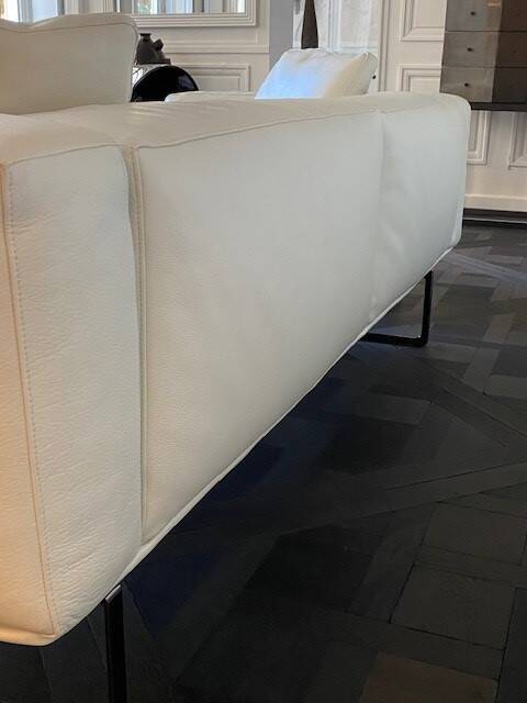 Cassina two-seater sofa in white leather, designer Lissoni, plus 3 white leather cushions