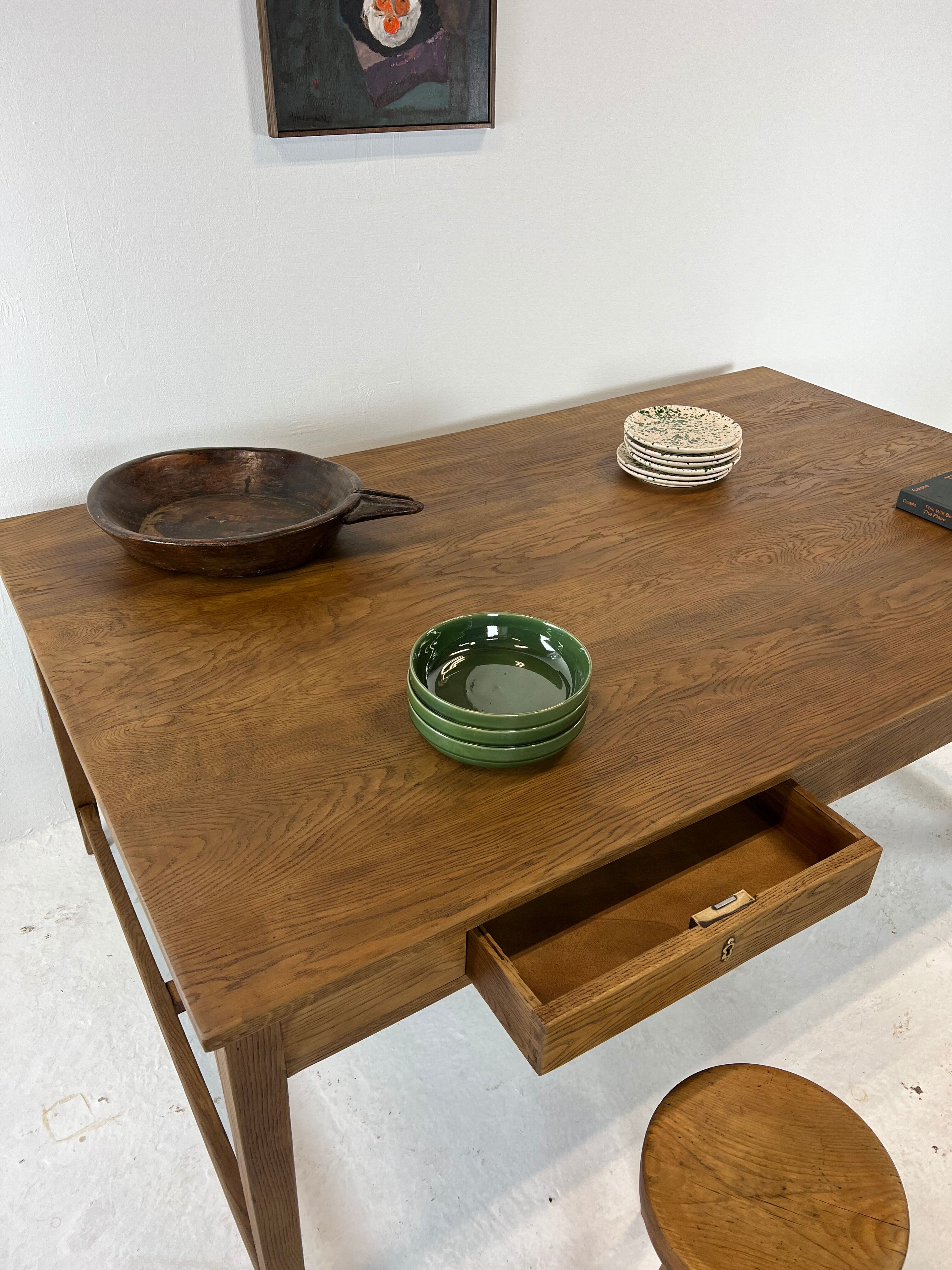 Two-sided oak work table, with 4 drawers
