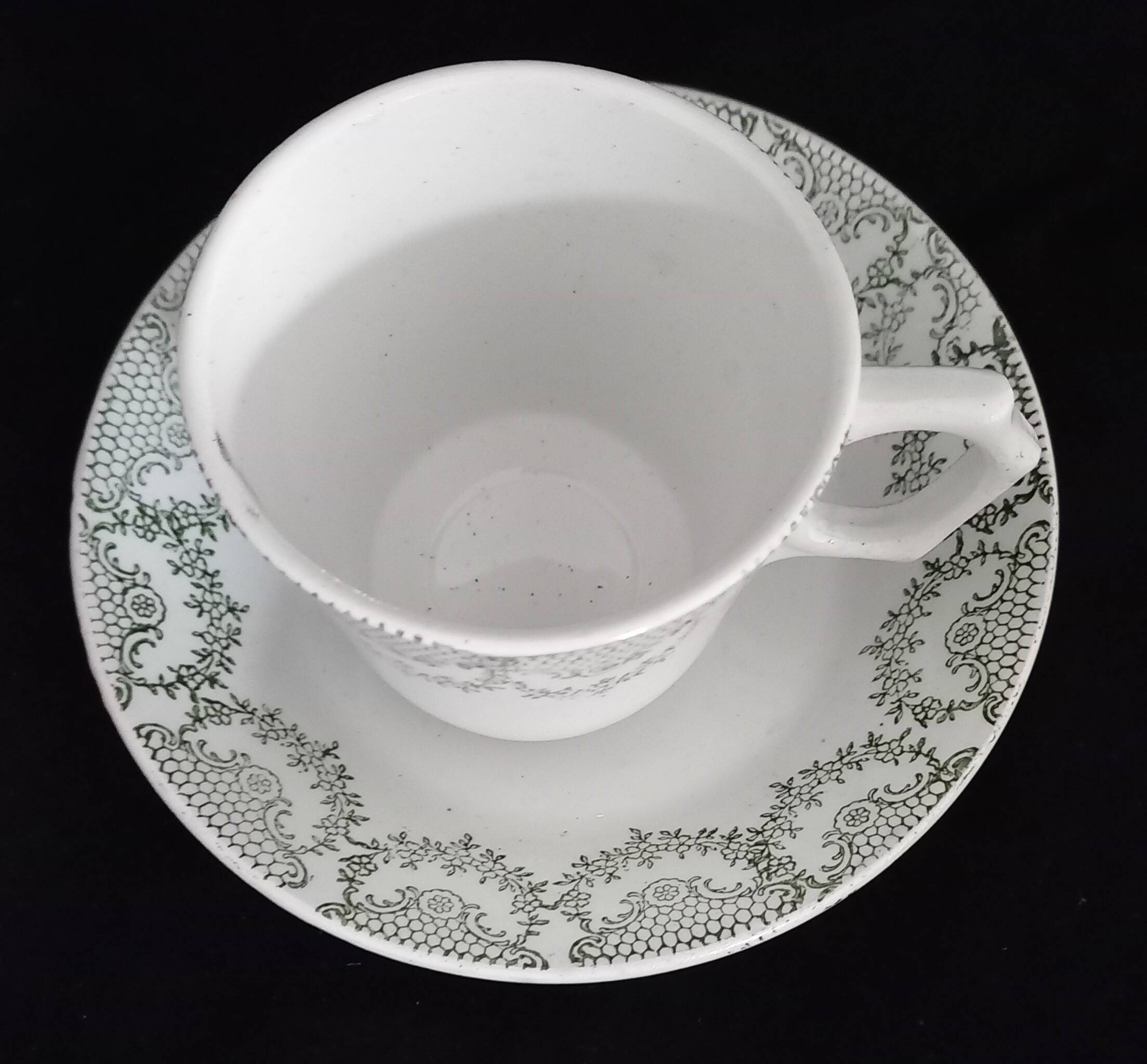 1 cup and its saucer