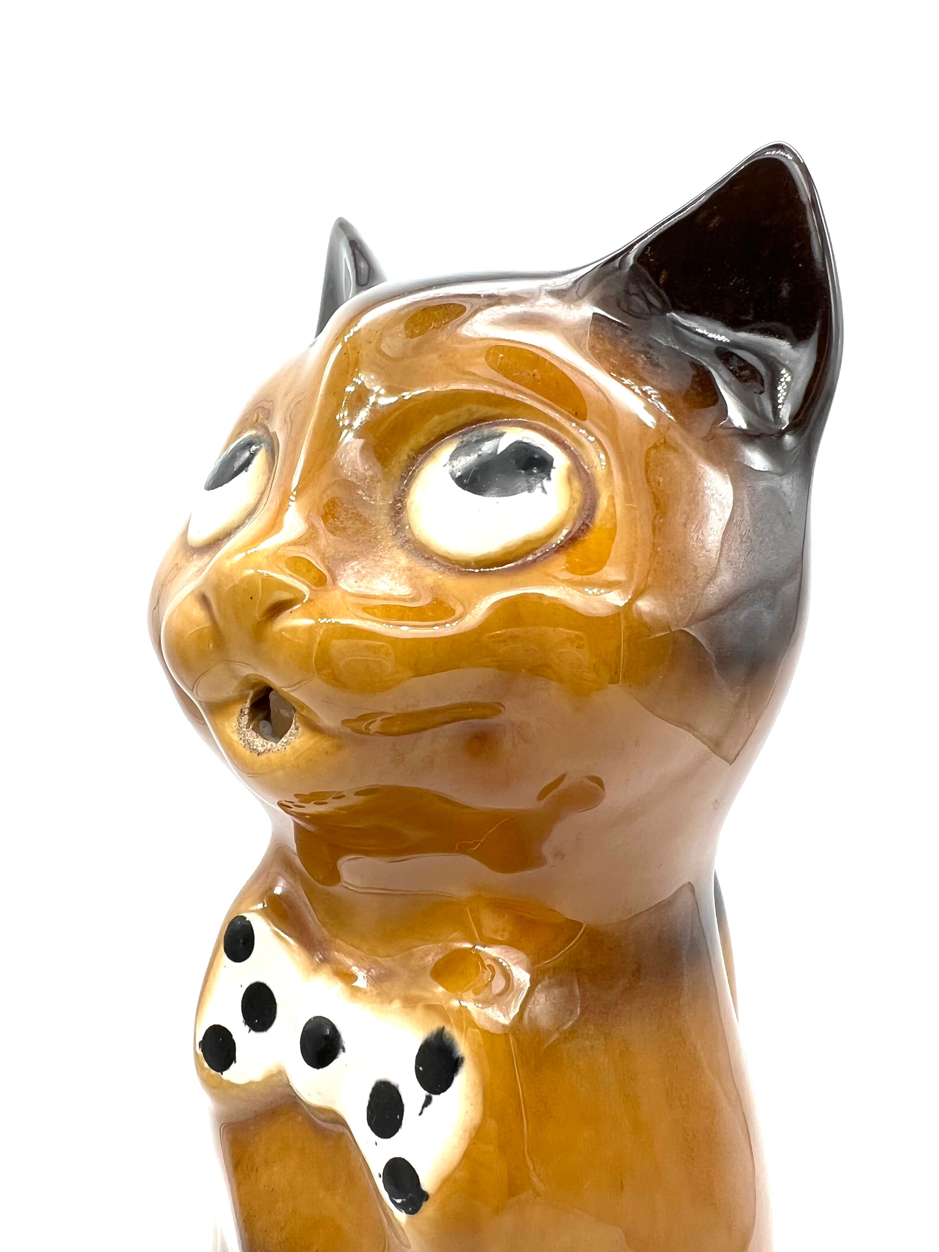 Pitcher slurry cat in faience