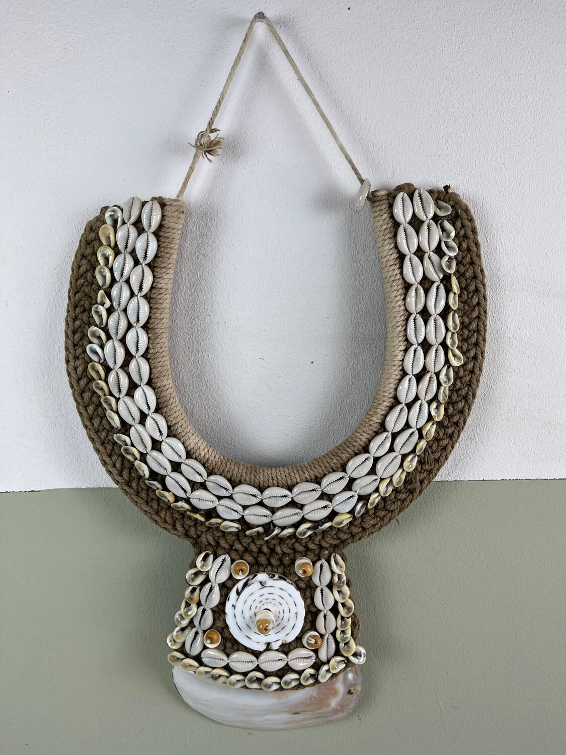 Collier tribal