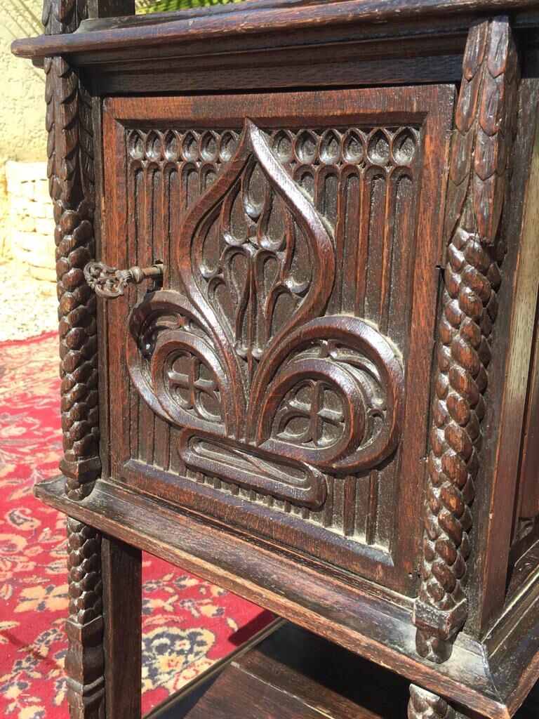 Chevet en chêne sculpté style Gothique