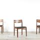 Ensemble de 4 chaises du milieu du siècle en teck et similicuir