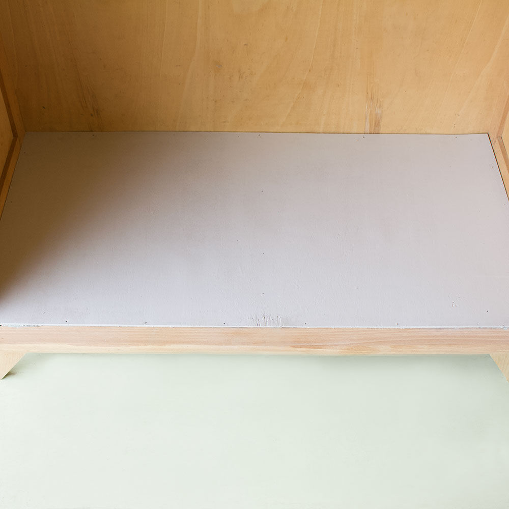 Wardrobe with compass feet