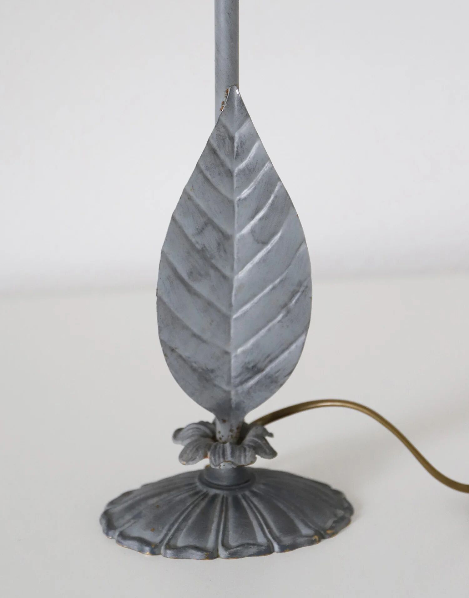 Table lamp – Vintage base and fringed floral shade