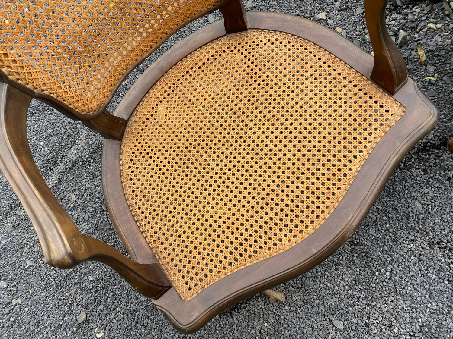 Paire de fauteuils cannés de style Louis XV