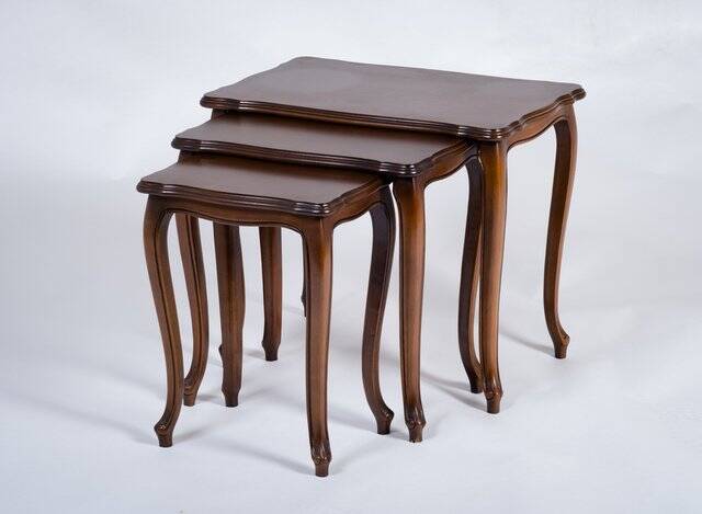 Vintage Style Louis XV Nesting Tables in Walnut, Set of 3