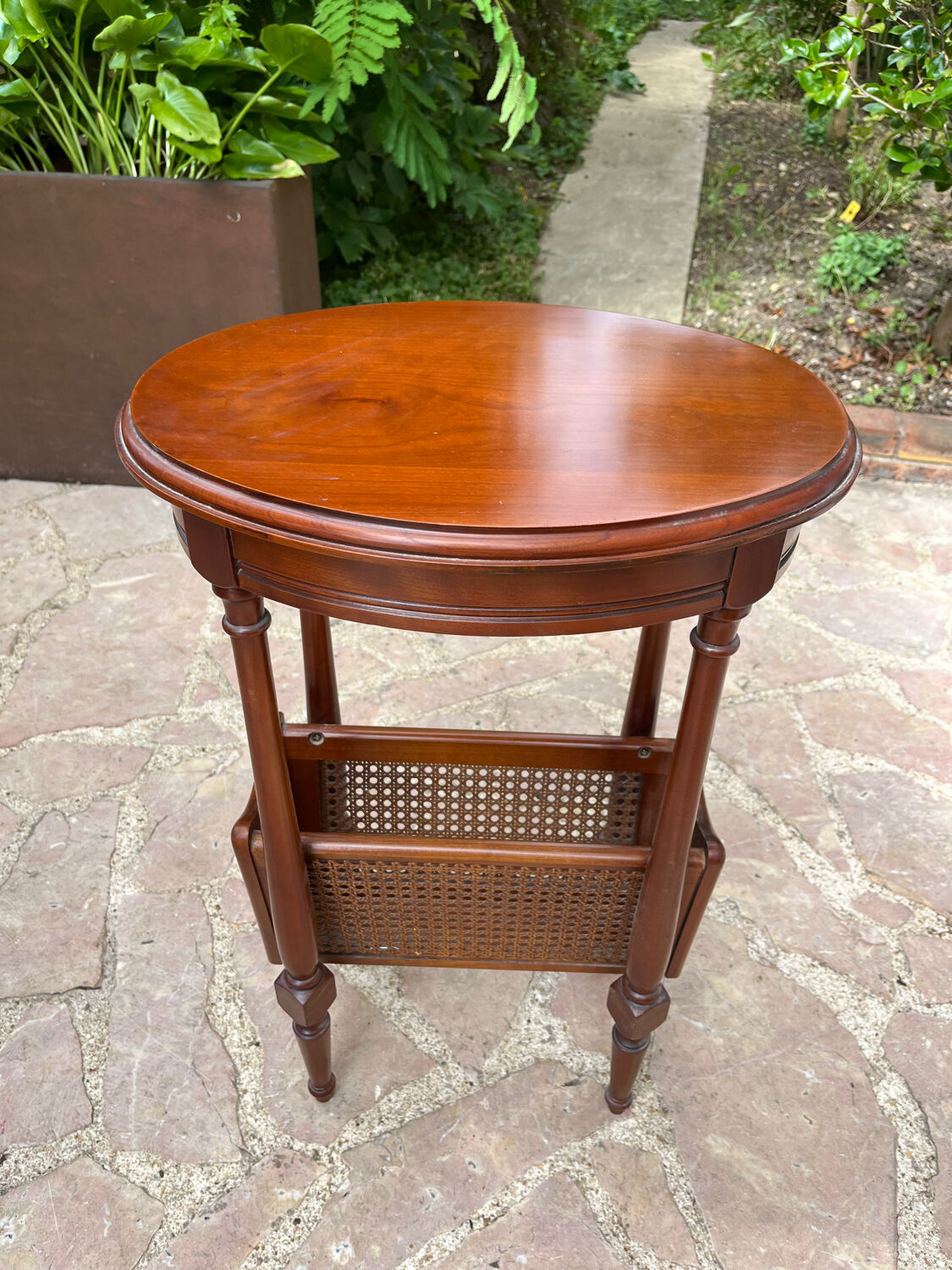 Oval cherry pedestal table