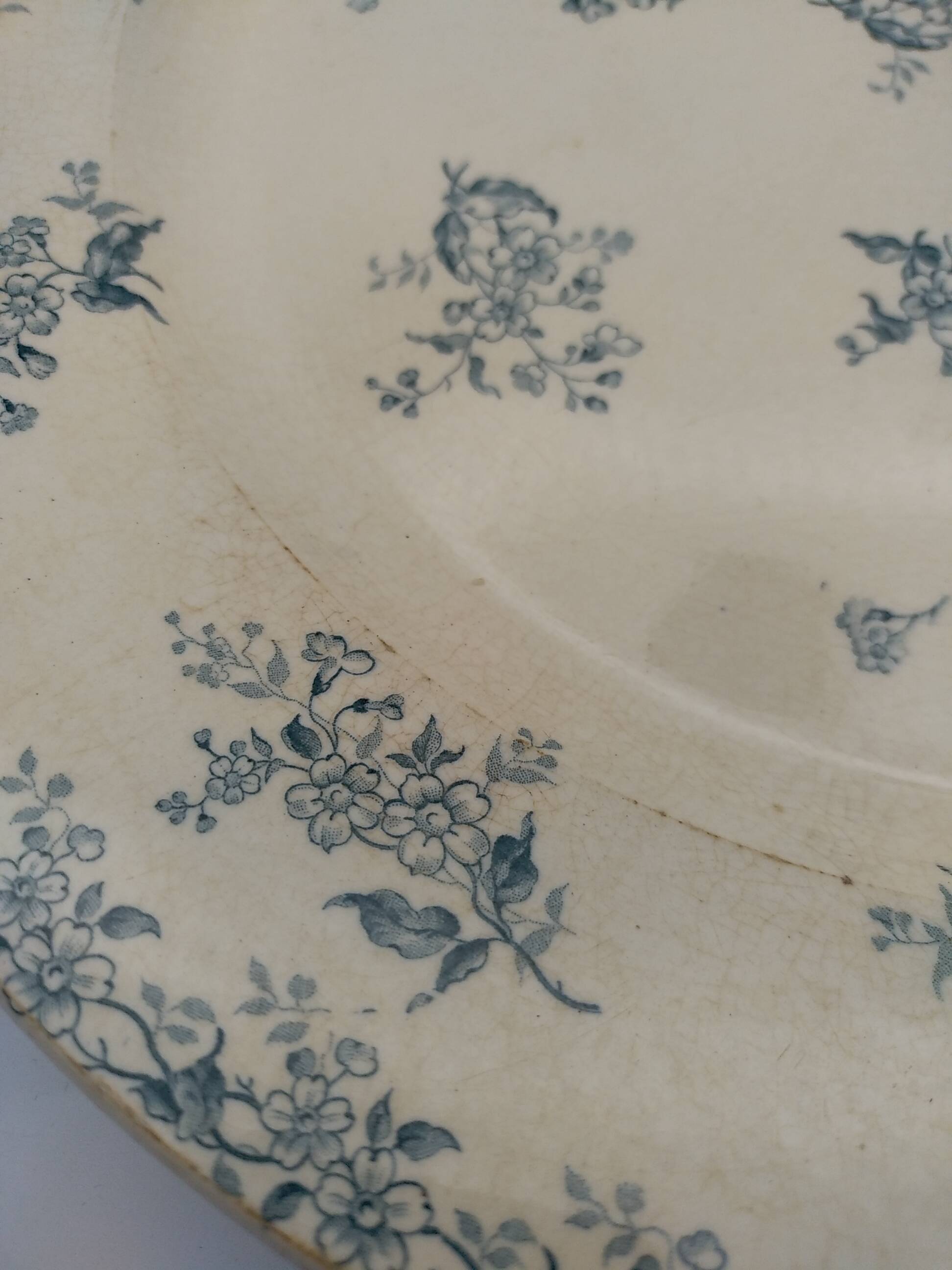 Gien opaque porcelain dish. April Model