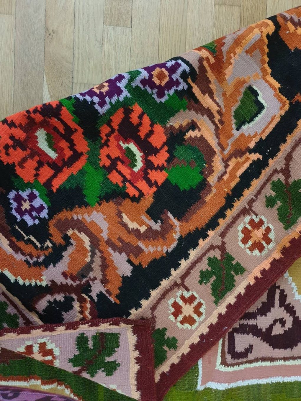 Tapis floral tissé à la main Roumanie 244x165cm