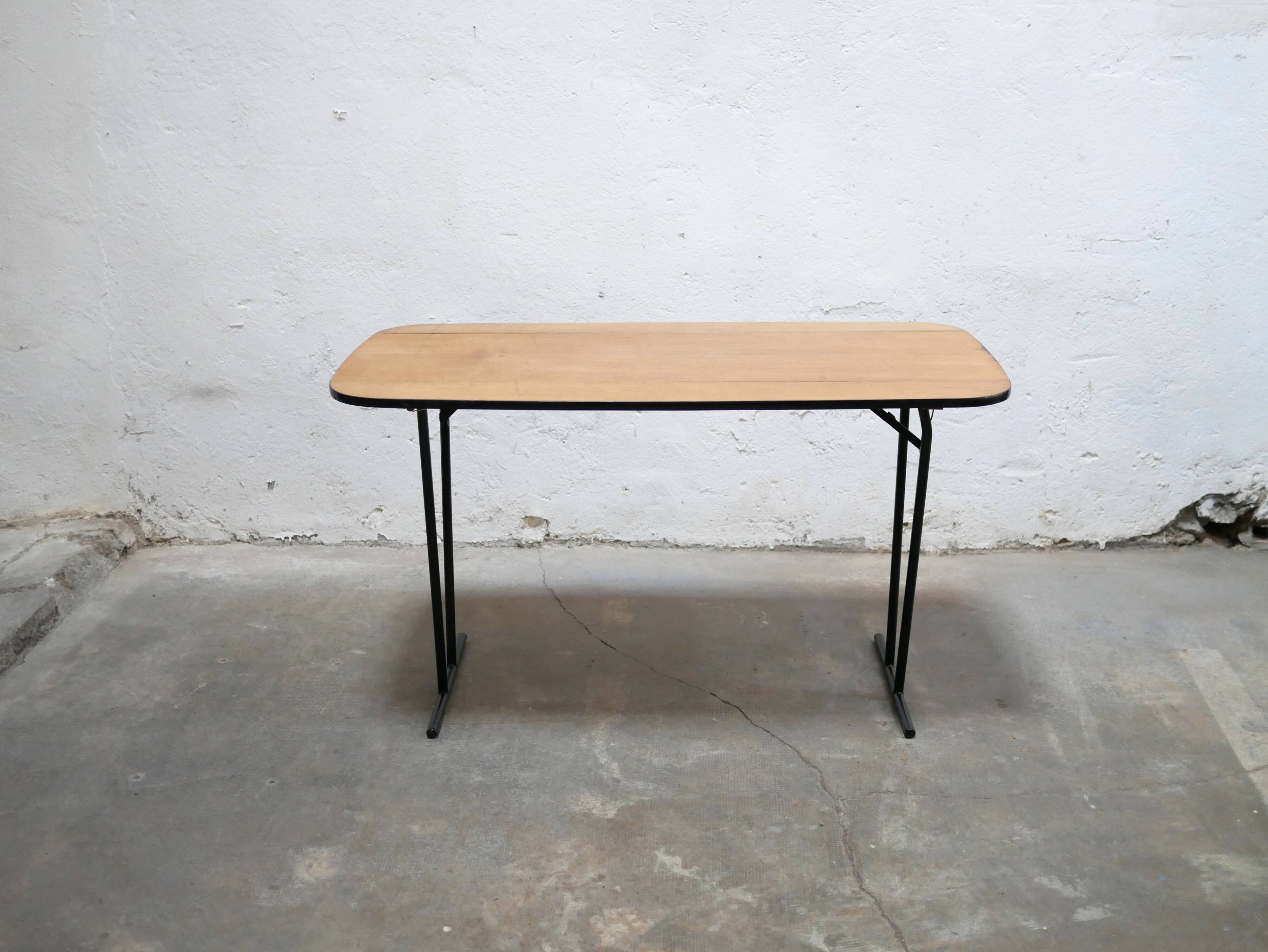 Table pliante vintage en bois et métal