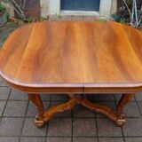 Napoleon III period walnut table from the late 19th century with extensions for 16 covers.